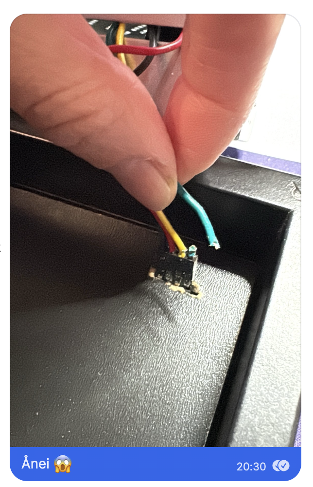 Bilde av kabler som røk